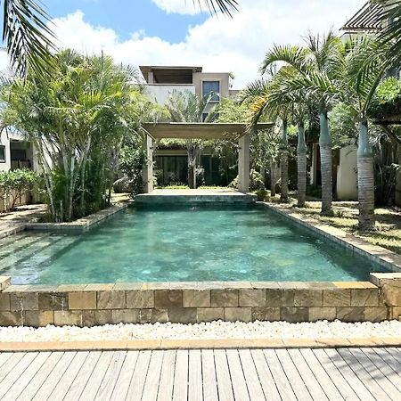 Stunning 3-Bedroom Apartment With Private Rooftop Terrace & Gorgeous Pool Flic en Flac Екстер'єр фото
