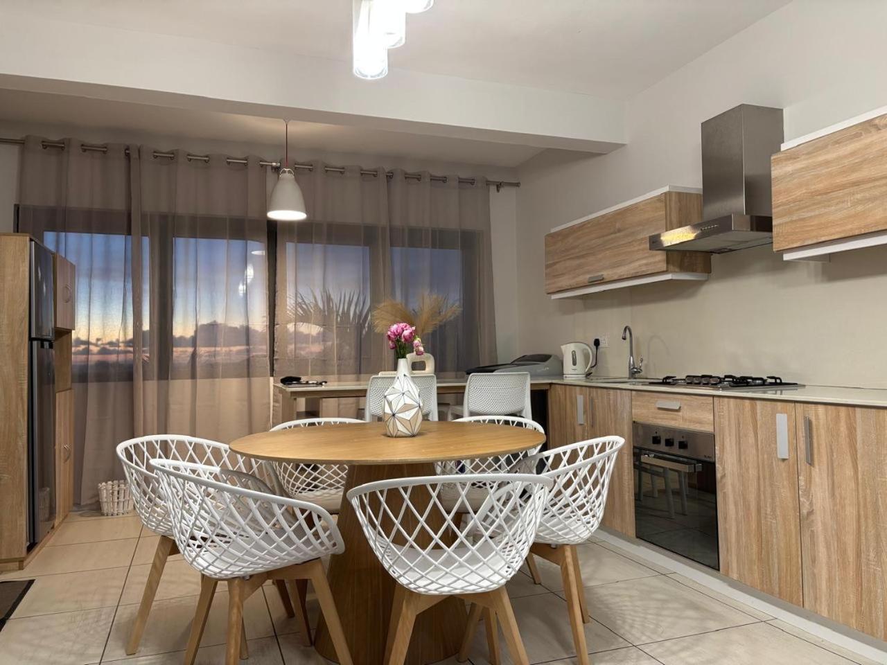 Stunning 3-Bedroom Apartment With Private Rooftop Terrace & Gorgeous Pool Flic en Flac Екстер'єр фото