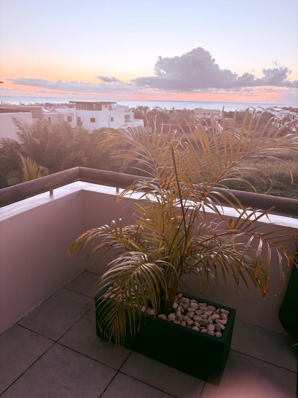 Stunning 3-Bedroom Apartment With Private Rooftop Terrace & Gorgeous Pool Flic en Flac Екстер'єр фото